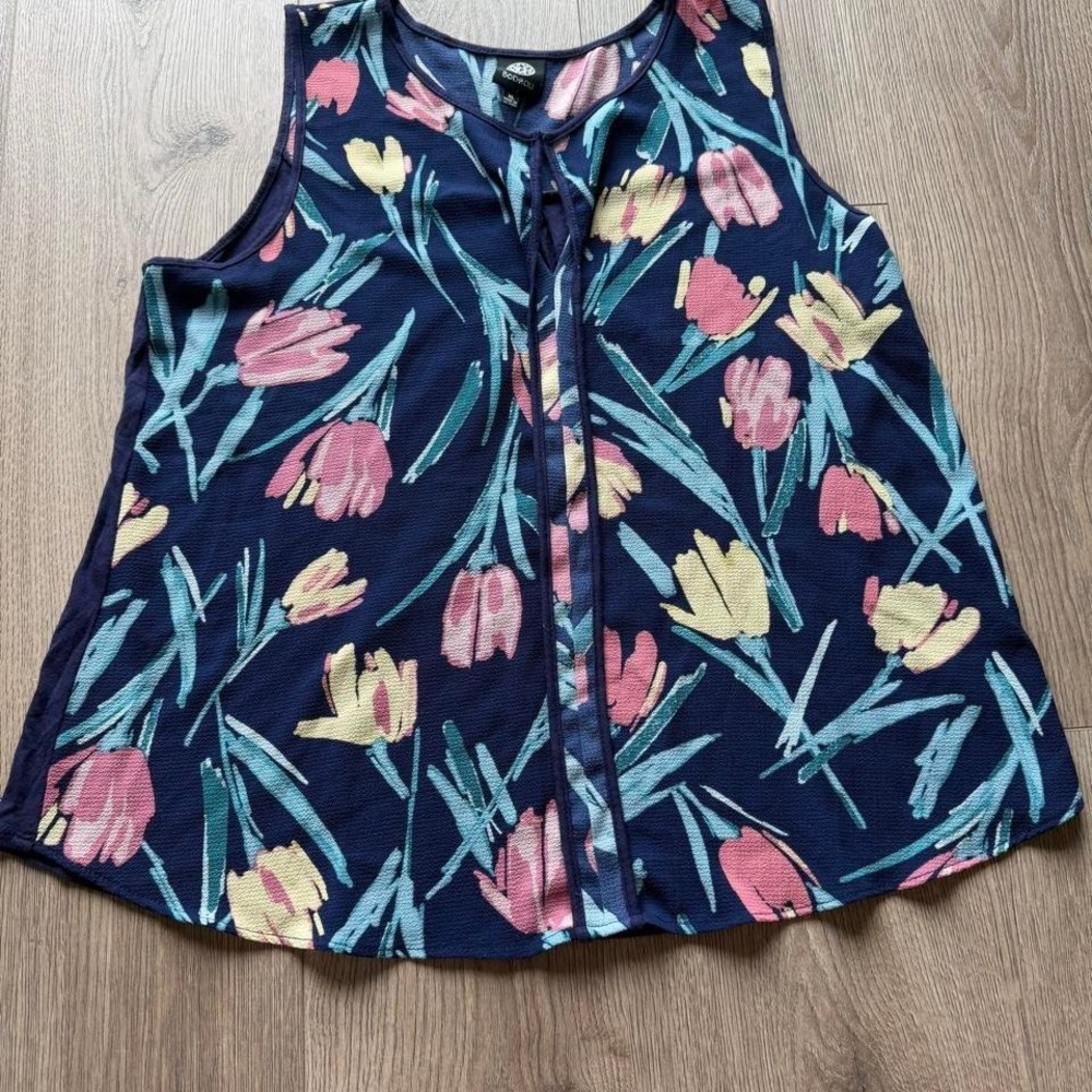bobeau Navy Floral Tulip Sleeveless Blouse